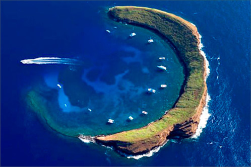 Ostrov v tvare polmesiaca sa volá Molokini